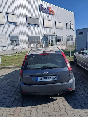 masina buna ford fiesta - imagine 2