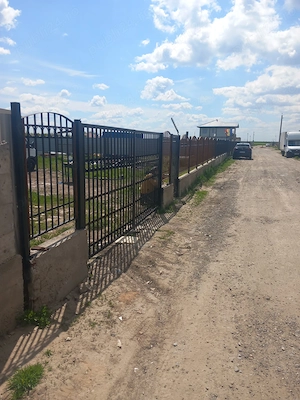 Vând teren intravilan între case