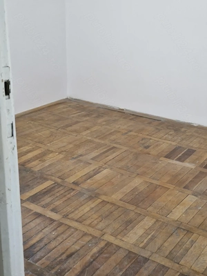 Piatea Craiului langa Opera - imagine 5