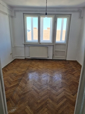 Piatea Craiului langa Opera - imagine 9