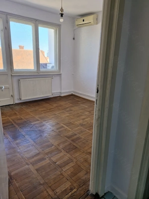 Piatea Craiului langa Opera - imagine 8