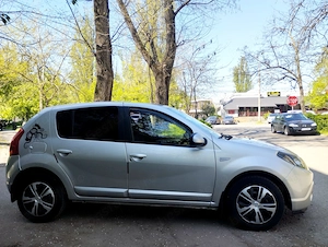 Dacia Sandero an 2010 motorizare 1.4 benzina   un singur proprietar - imagine 10