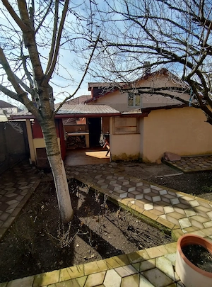 Casa deosebita cu etaj, 4 dormitoare, curte, garaj, beci, utilitati - imagine 8