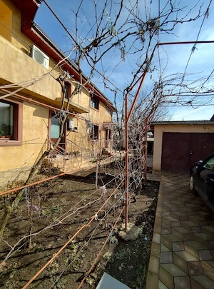 Casa deosebita cu etaj, 4 dormitoare, curte, garaj, beci, utilitati - imagine 10