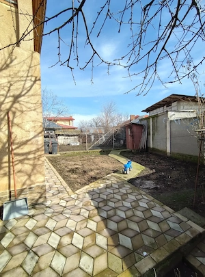 Casa deosebita cu etaj, 4 dormitoare, curte, garaj, beci, utilitati - imagine 9