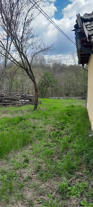 De vânzare casă bătrânească și teren în zona de munte  - imagine 5