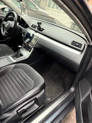 VW Passat B7 1.6 TDI 2011, navigație, bi-xenon, keyless - imagine 2