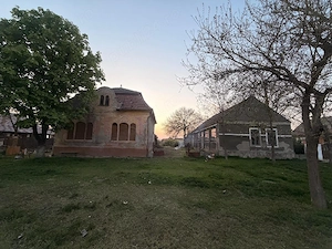 vând casă bătrânească îecea mare