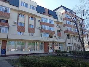 SuperUltracentral! 3 camere, 2 niveluri(scara interioara), vedere Parc, bloc renovat 2025 - imagine 2