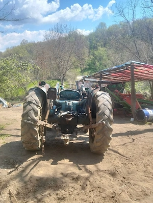 Vând tractor  - imagine 4