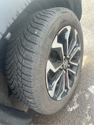 Set de 4 anvelope de iarna Bridgestone Bizzak LM005  215/55/17  DOT 24/2022