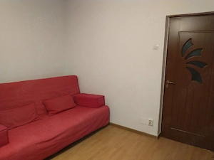 garsoniera costin Georgian metrou la scara blocului