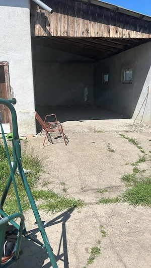 Proprietate generoasă, teren 6000 mp   ideală pentru familie extinsă sau investiție - imagine 4