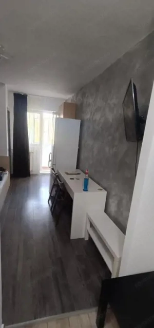 Garsoniera, Gara internationala