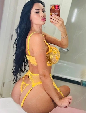 doar un telefon ne desparte aici BRIANA 