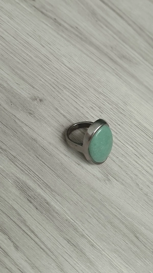 Inel cu piatra verde