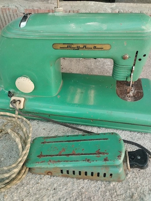mașina de cusut  - imagine 4
