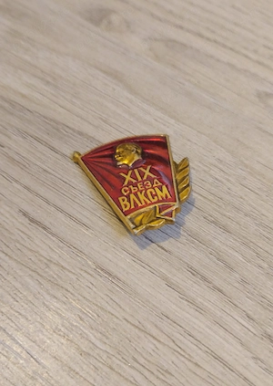 Insigna vintage din era sovietica  