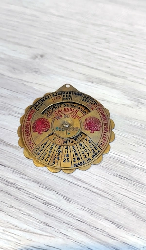 Calendar indian din alama, obiect decor vintage