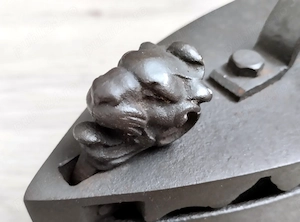 Fier de calcat vechi obiect de colectie sau decor