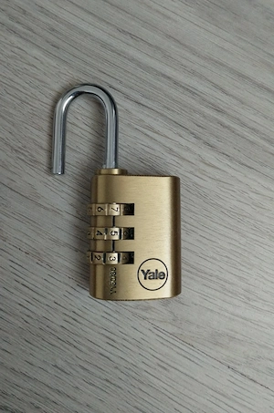 Lacat cu cifru Yale
