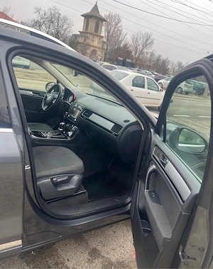 Vand Touareg 2015 -12500 euro  - imagine 2