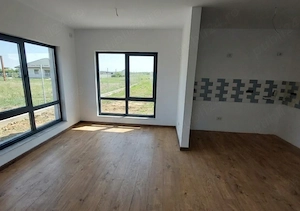 Casa Individuala 4 Camere 2 Bai si 500 Mp Teren in Crevedia - imagine 3