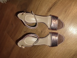 Vând sandale cu toc Aldo Roz pudrat