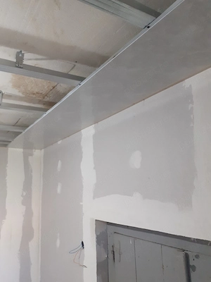 cut de lucru ca fnisosr dispon