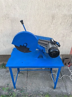 Fierăstrău circular electric (220 V) + banc de lucru