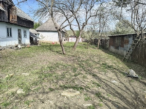vand teren + casa bătrânească