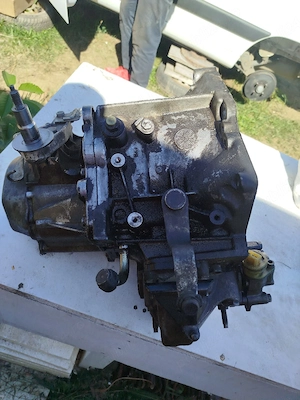 Dezmembrez Peugeot Partner 1.6 hdi 90 cp 2008 - imagine 5