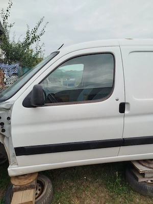 Dezmembrez Peugeot Partner 1.6 hdi 90 cp 2008 - imagine 4