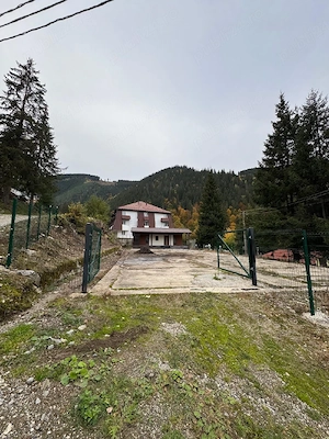 Teren intravilan cu cabana 900mp Rausor