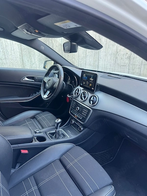 Mercedes-Benz GLA 180  benzină | 90.000 km | - imagine 7
