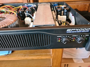 Behringer EP4000 Defect + Condensatori noi incluși (pentru reparație)
