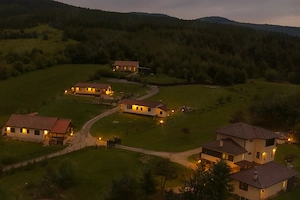 Complex de 2 pensiuni turistice in Covasna - imagine 3