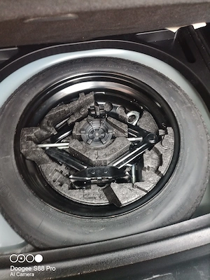 vând Volvo V40, D3 proprietar  - imagine 9