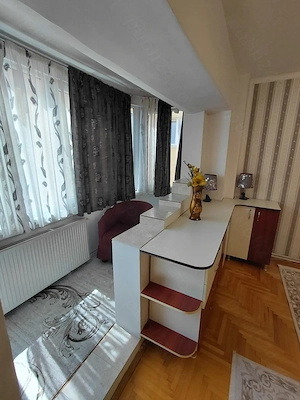 Inchiriez garsoniera spatioasa strada De Mijloc - imagine 2