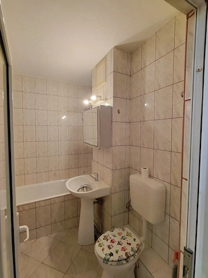 Inchiriez garsoniera spatioasa strada De Mijloc - imagine 4