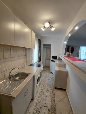 Inchiriez garsoniera spatioasa strada De Mijloc - imagine 5