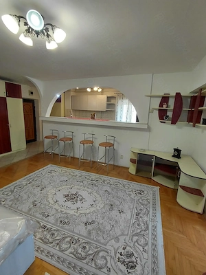 Inchiriez garsoniera spatioasa strada De Mijloc - imagine 3