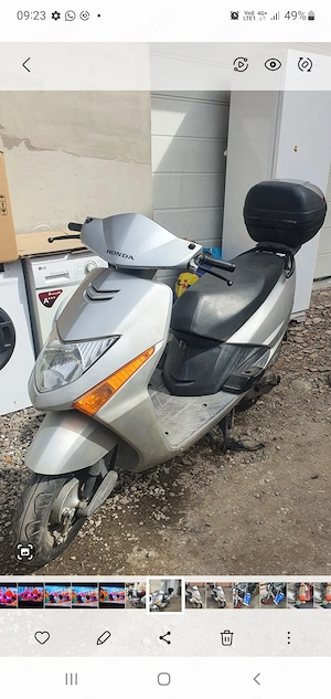 Scuter Honda Lead, motor 102 cm.c., adus din Italia, funcționează bine.