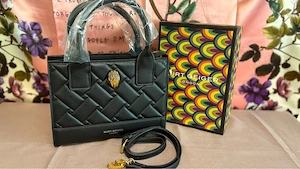 Poseta neagra eleganta