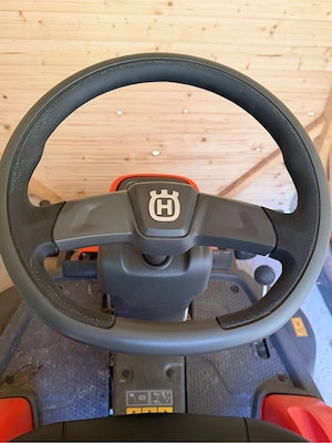 vand tractor tuns iarba Husqvarna Rider R 320 XAWD cu masa de taiere