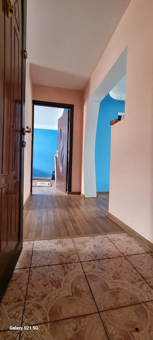 Central, 3 camere decomandat, renovat, modernizat, izolat, acoperiș sarpanta., 