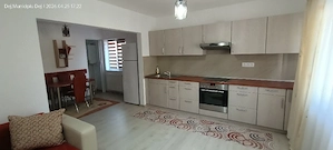 Închiriez apartament cu 2 camere 