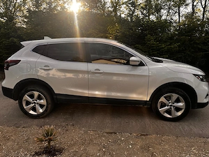 Vand Nissan Qashqai alb perlat 2020