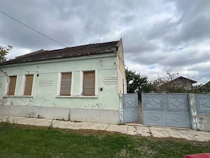 Vând casa bătrânească comuna Liebling 