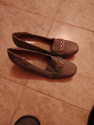 Vand pantofi de dama